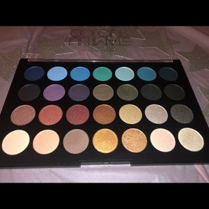 Professional Ultimate Eyeshadow Palette 🎨 💕